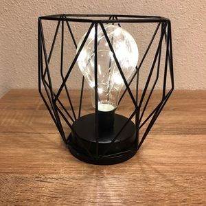 Super cute light bulb decor!